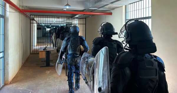 La Nación / Abren sumario por fuga de dos presos