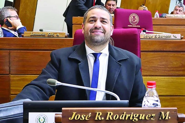 Modernizan ley de honorarios para despachantes de aduana