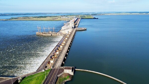 Transferencias de las binacionales cayeron un 25,9% durante el 2025