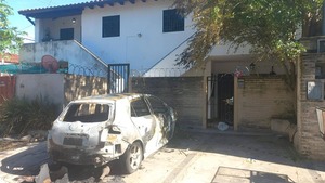 Asunción: Hombre incendia auto de su ex tras ruptura