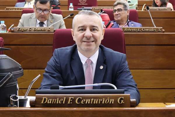 AUDIO: Daniel Centurión promete “echar a patadas a los planilleros”  - La Primera Mañana - ABC Color