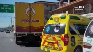 VIDEO: Peleó en plena calle y un camión le pasó encima