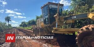 MUNICIPALIDAD DE CAMBYRETÁ CONTINÚA MANTENIMIENTO VIAL EN BARRIOS