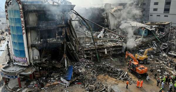 La Nación / Pakistán: incendio en centro comercial deja 21 muertos