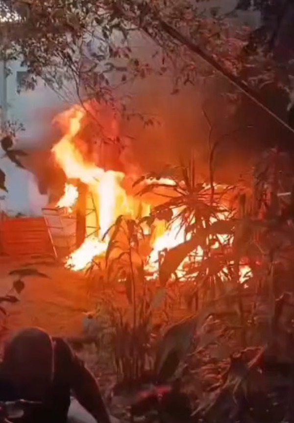 Popular / Abuelita murió calcinada al quedar atrapada en incendio de su casa