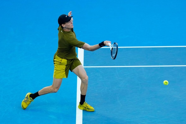 Sinner accede a segunda ronda del Abierto de Australia