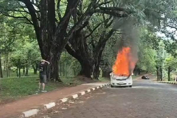 De la desgracia a la solidaridad: incendio consumió su auto y le donaron G. 27 millones