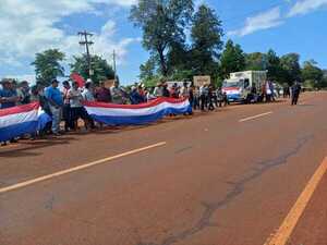 Manifestación ciudadana para exigir asfaltado de la Ruta de la Producción