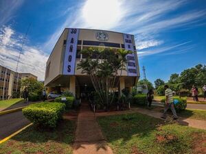 Prometen regularizar pago de salarios y aguinaldos de funcionarios del Hospital de Itauguá - La Tribuna