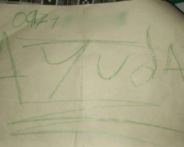 Popular / Nena dejó nota de “Ayuda” en banco y movilizó al rollo