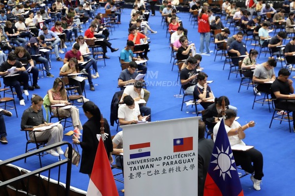 UPTP: 300 jóvenes se preparan para examen de ingreso en inglés - ADN Digital