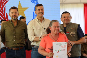 Titulación masiva, una de las acciones que el Gobierno busca profundizar para beneficio de los más vulnerables - Noticiero Paraguay