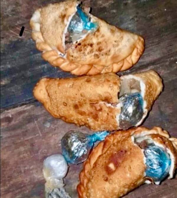 Repartían el purete dentro de la comida: Empanadas, pizza, torta... hay todo tío