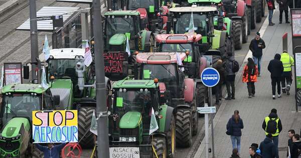 La Nación / Tractorazo ante el Parlamento Europeo contra el acuerdo UE-Mercosur