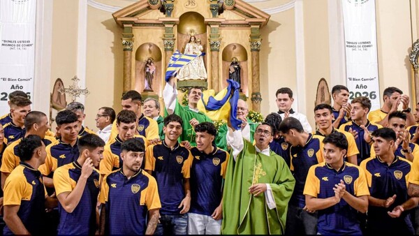 Hinchas y plantel completo del Sportivo Luqueño participaron de una misa por el inicio de la temporada
