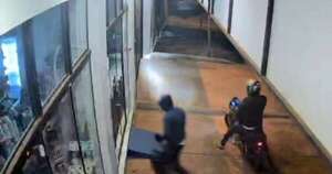 La Nación / Motociclistas rompieron la puerta de una farmacia y hurtaron cuatro cajas de Tirzepatida