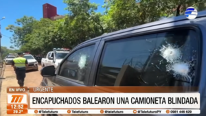 URGENTE - Encapuchados balean una camioneta blindada en Asunción