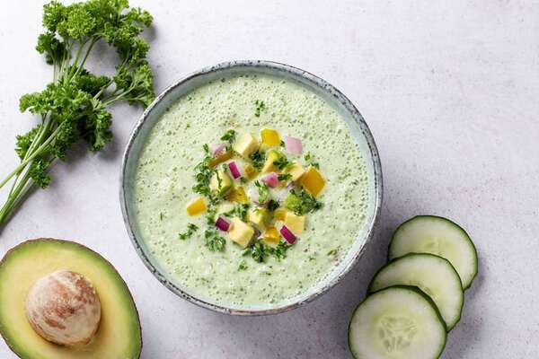 Receta de sopa fría de aguacate y pepino: una cena liviana de verano - Gastronomía - ABC Color