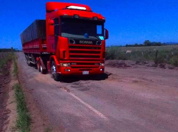 Deterioro vial en Yarigua’a: comunidades dan tregua al MOPC ante promesa de recapado  - Nacionales - ABC Color