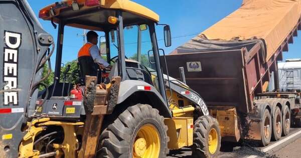 Diario HOY | Camioneros celebran la reparación de la ruta PY 08