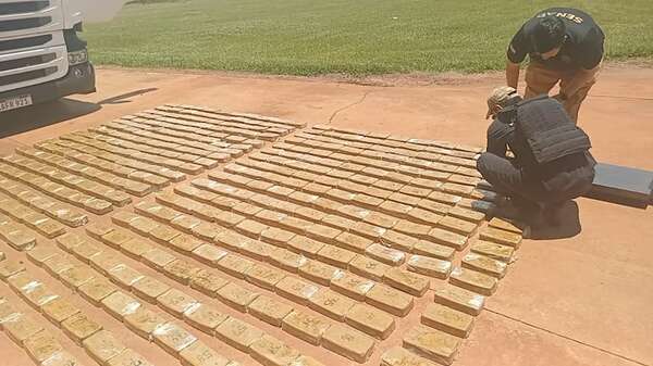 Capturan a camionero con más de 400 kilos de cocaína en Amambay - Nacionales - ABC Color