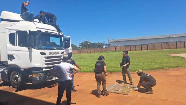 Interceptan camión con el que pretendían ingresar carga de pasta base para el Brasil en Chirigüelo