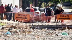 Video: Reclaman a Bello por ir a ver el asfaltado de "una cuadrita" mientras las calles se inundan
