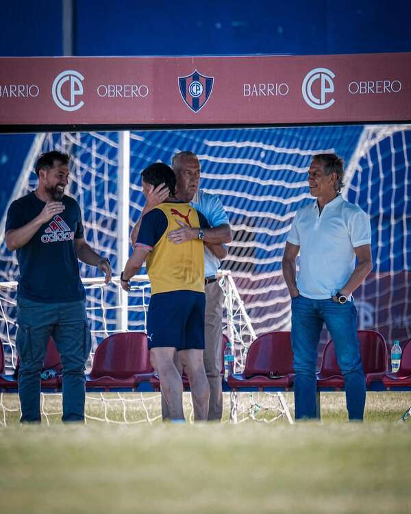 Gustavo Alfaro, presente en el entrenamiento de Cerro Porteño - Cerro Porteño - ABC Color