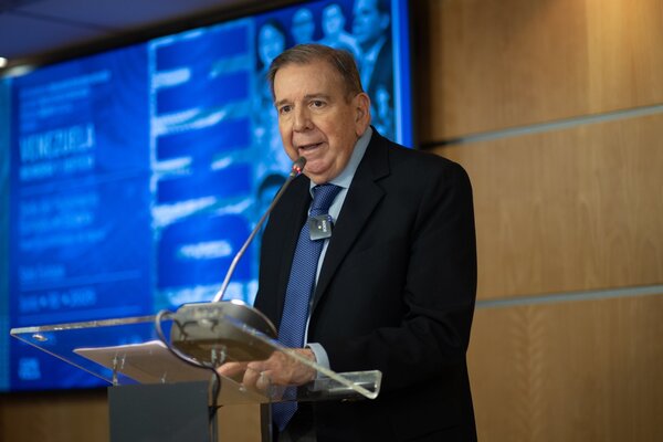 Hija de Edmundo González denuncia "extorsiones" para obligar a su padre a "abandonar su lucha"