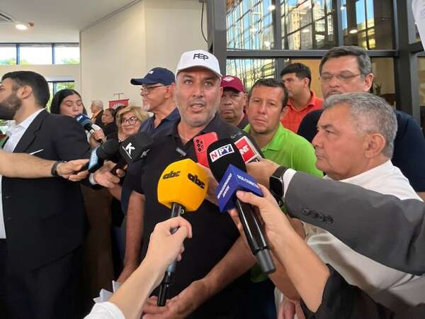 Caja Fiscal: docentes alertan sobre posible huelga y proponen que el Estado asuma el déficit - Economía - ABC Color