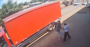 La Nación / Alto Paraná: delincuentes fuertemente armados asaltaron a camionero a plena luz del día