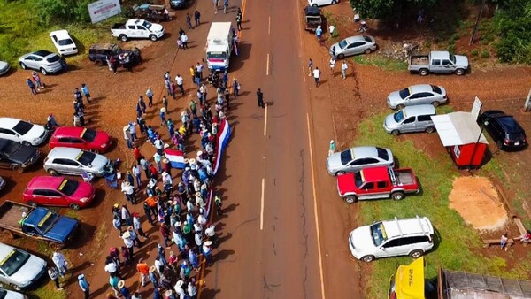 Pobladores de Tomás Romero Pereira cierran ruta reclamando asfaltado