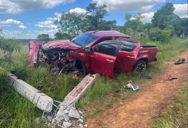 Excomandante de la Policía desvió una moto y chocó por una columna