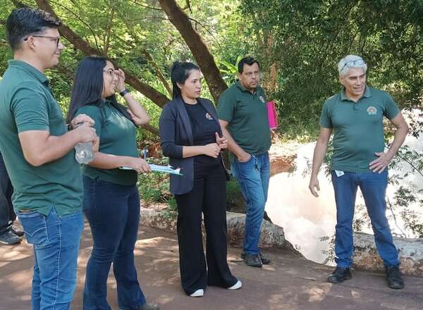 Espuma en el arroyo Acaraymí: clausuran lavadero tras viralización de videos - ABC en el Este - ABC Color