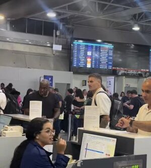 Popular / Vegetti, en el aeropuerto de Rio de Janeiro, rumbo a Paraguay