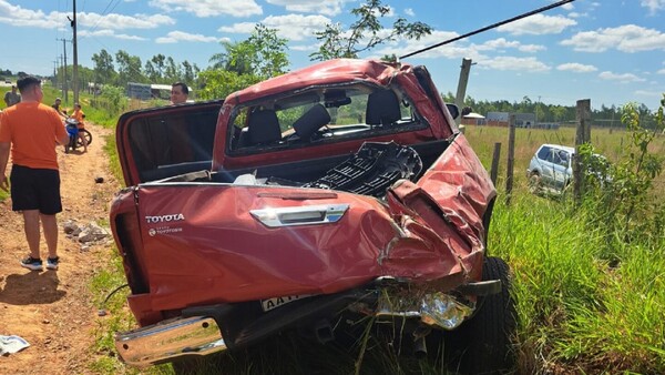 Choque entre camioneta y motocicleta deja cinco heridos en Coronel Oviedo
