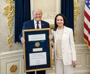 Trump contempla a opositora Machado en transición venezolana tras recibir medalla del Nobel  - Mundo - ABC Color