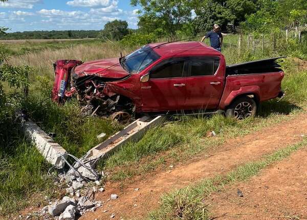 Camioneta embiste a motocicleta en la ruta PY02 y deja cinco heridos, incluido un niño - Nacionales - ABC Color