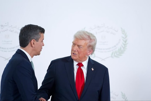 Peña firma en Davos creación de la Junta de la Paz