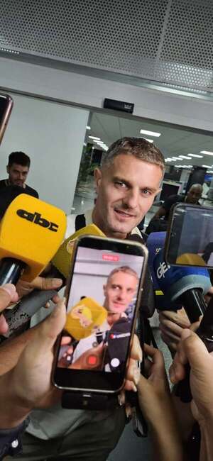 El “Pirata”, Pablo Vegetti llegó al país para sumarse a Cerro Porteño - Cerro Porteño - ABC Color