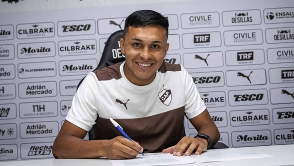 Platense oficializa al goleador paraguayo Héctor Bobadilla