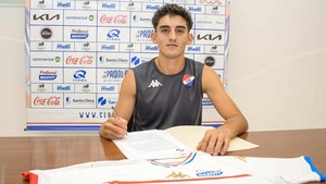 Nacional refuerza su defensa con el juvenil Líder Cáceres