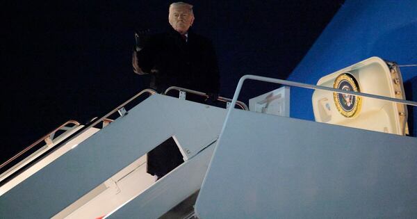 La Nación / Trump viaja a Davos tras cambiar de avión por un fallo eléctrico