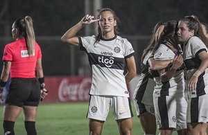 Claudia Martínez ingresa al top-10 de los traspasos más costosos de la historia del fútbol femenino