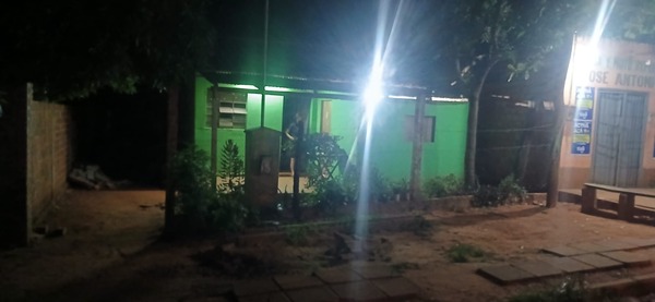 Buscaba el zapato de su hijo en el patio y terminó asaltada a punta de cuchillo - ADN Digital