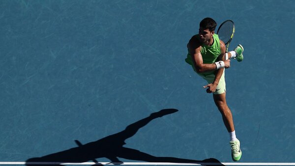 Carlos Alcaraz evita sobresaltos y se instala en tercera ronda