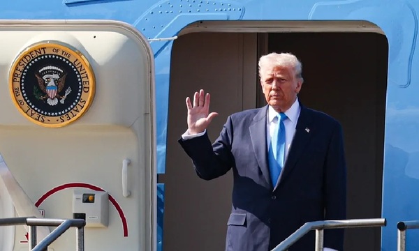 Avión presidencial de Trump sufrió un desperfecto eléctrico y debió regresar a Washington rumbo a Davos - OviedoPress