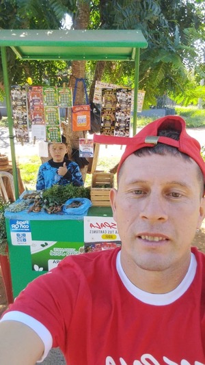 ALEX GIMÉNEZ, EL “YUYERO SEXY” DE VILLARRICA QUE SALIÓ ADELANTE CON SU EMPRENDIMIENTO