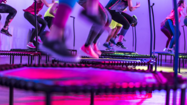 Saltos, danza y diversión: el jumping fitness como la opción más completa para ejercitar cuerpo y mente