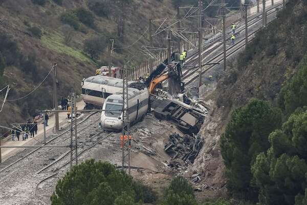 Se elevan a 43 los muertos en el accidente ferroviario del sur de España - Mundo - ABC Color
